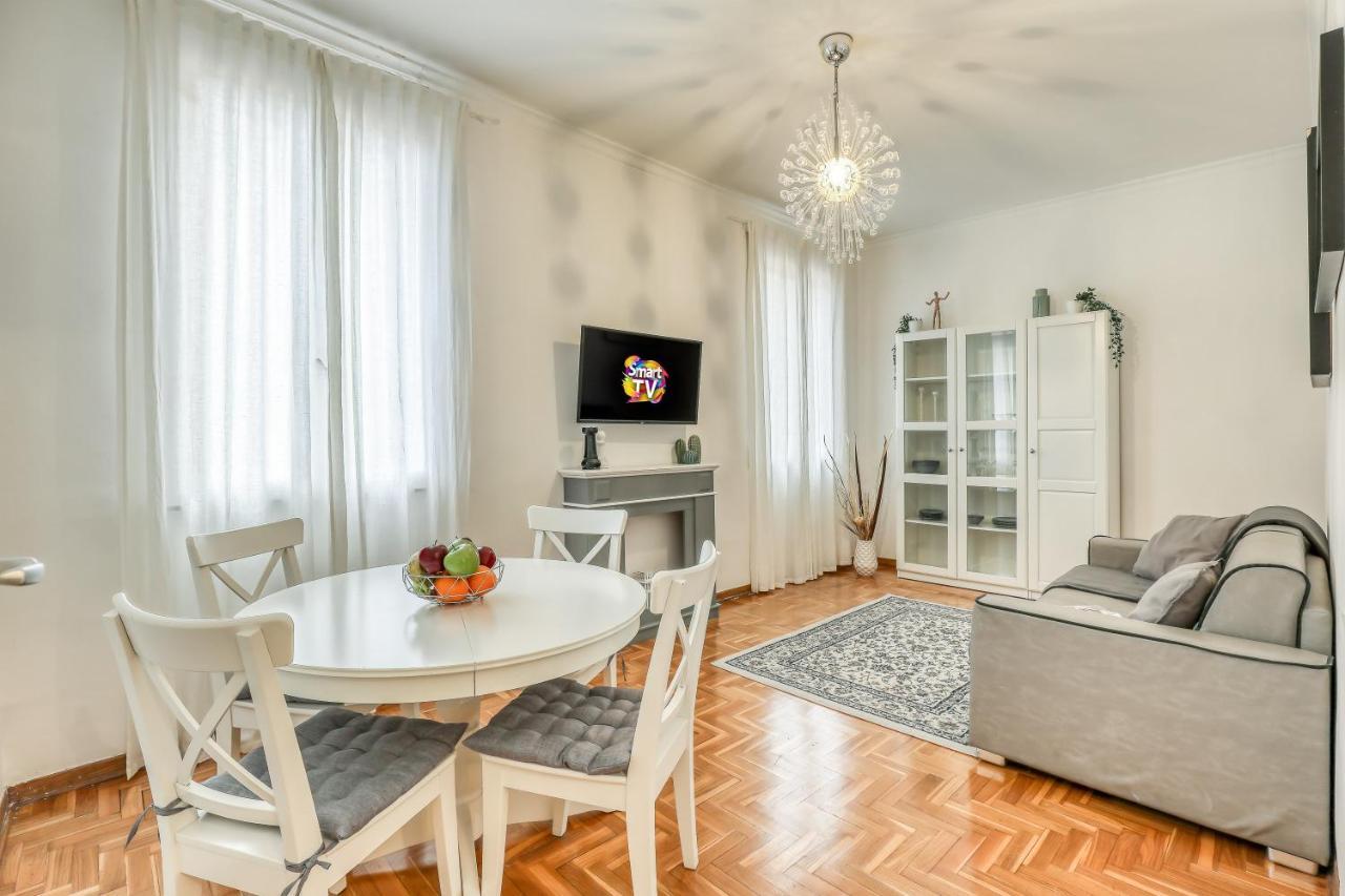 Appartement Atrhome Penthouse Frattina Rome
